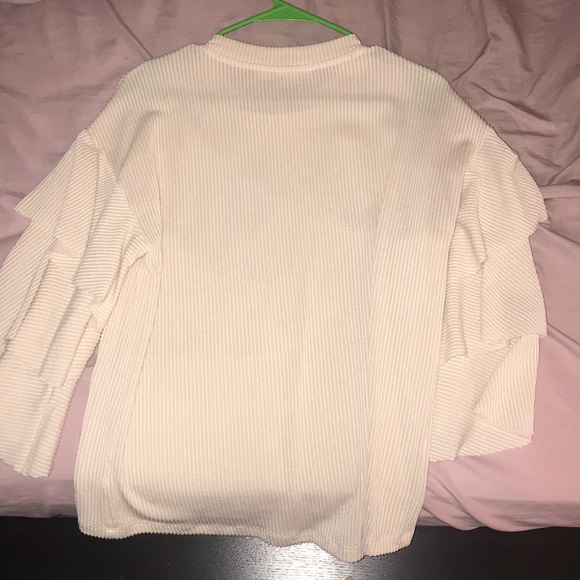 Lush ruffle sleeve top - Picture 3 of 3